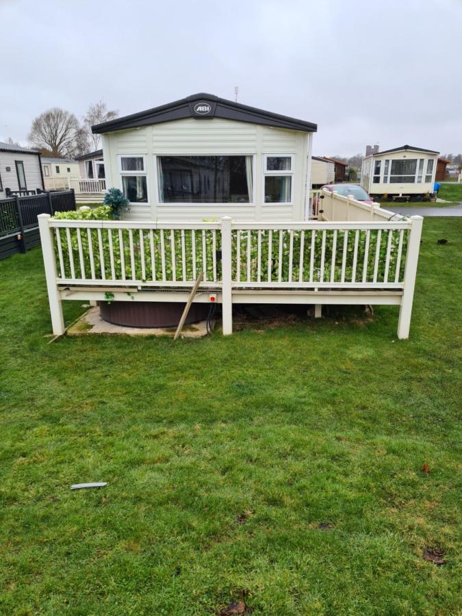 Hot Tub Hols 3 Bed Caravan At 42 Kingfisher Court Tattershall Exterior foto